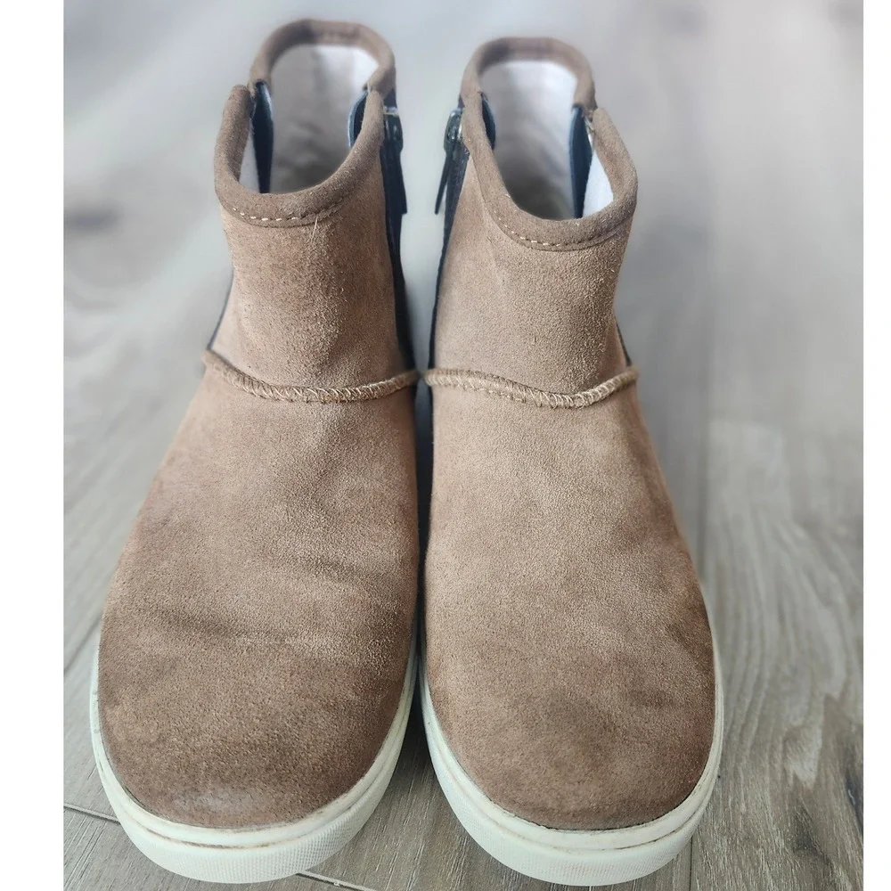 UGG Kids Adler Suede Double Zip Ankle Sneaker Boots Chestnut Brown Kids Size 4